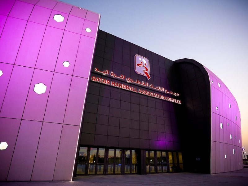 Qatar handball complex iluminación rosa